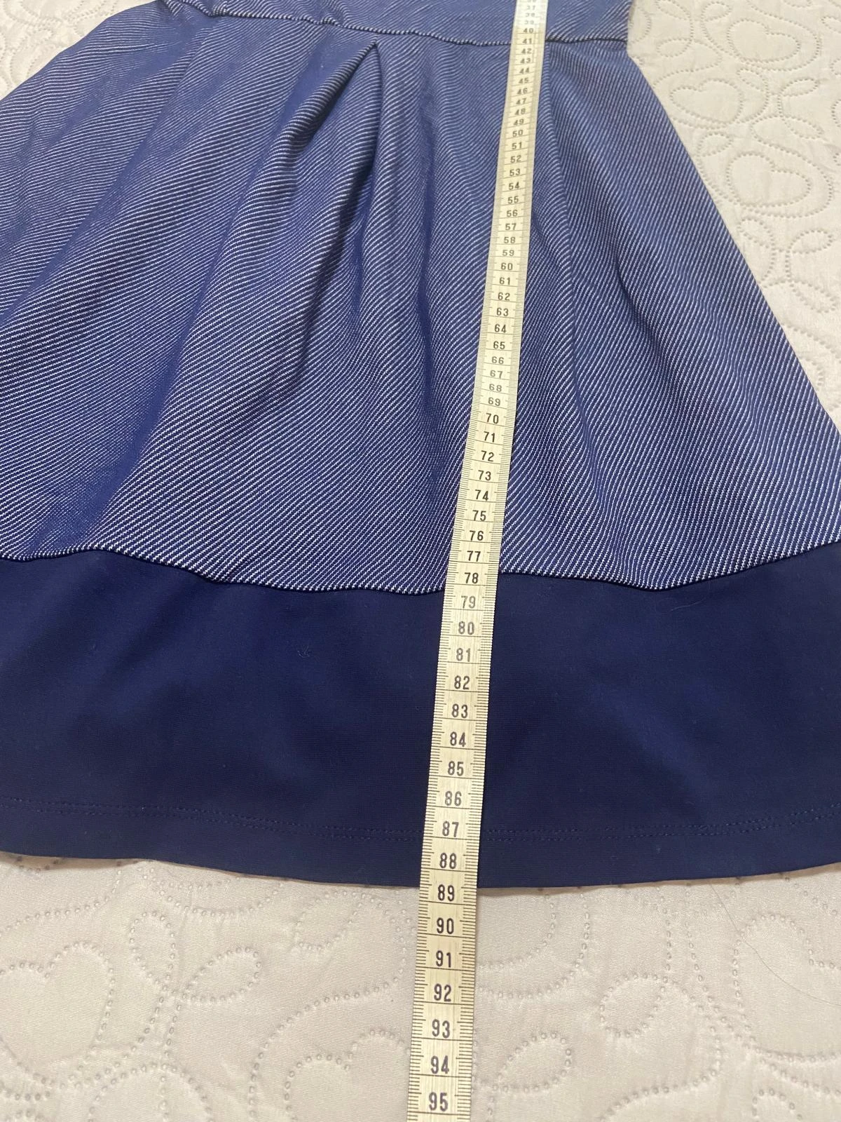 Vestido em tons de azul, sem mangas, saia rodada. Stradivarius. Tamanho P – photo 9